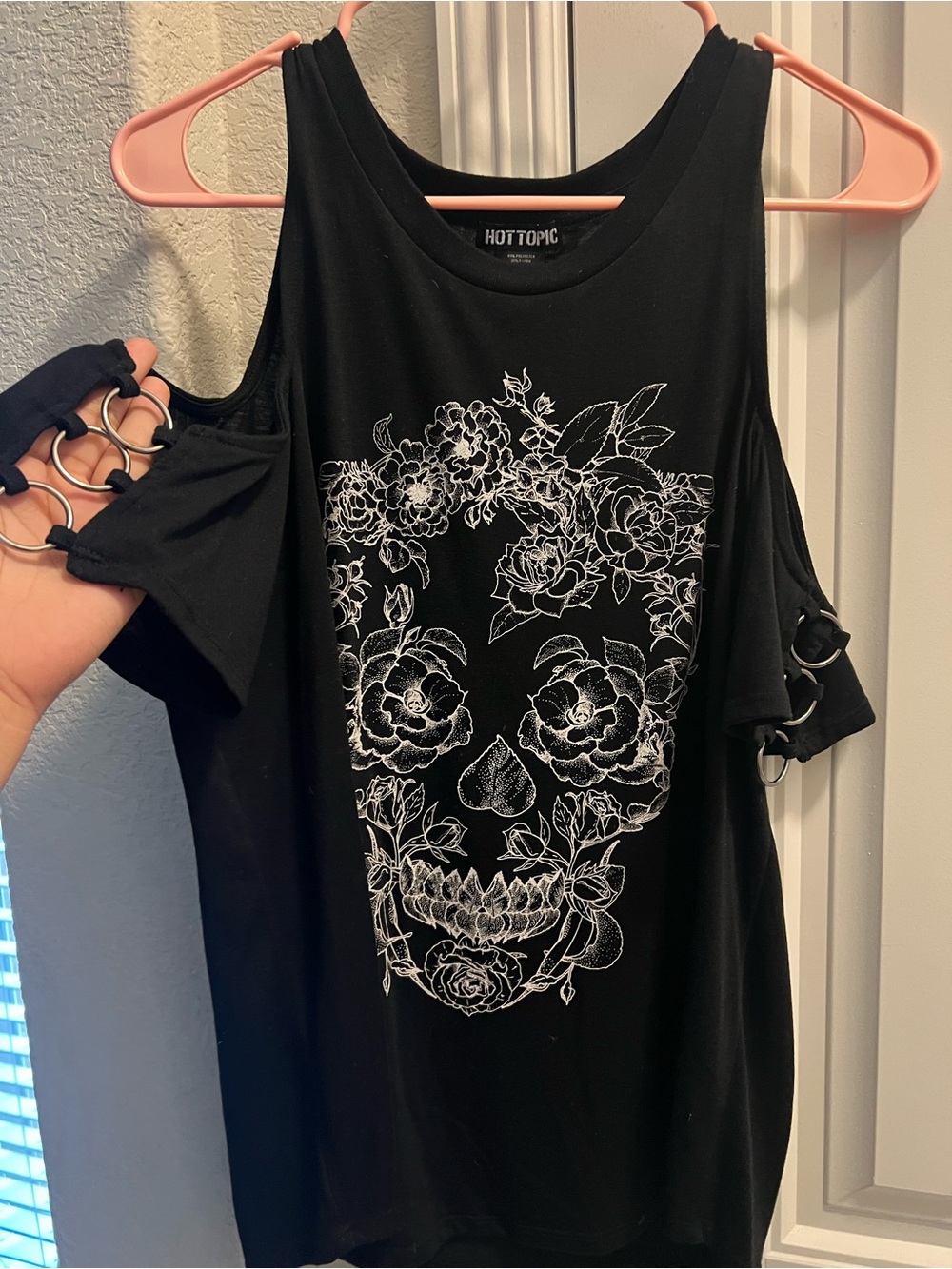 Hot Topic Black Cold-Shoulder Skull Floral Graphic Tee